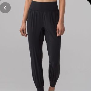 Lululemon black light weight joggers - size 10